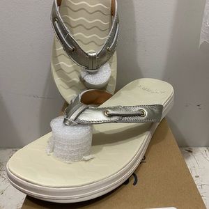 Sperry Adriatic thongs